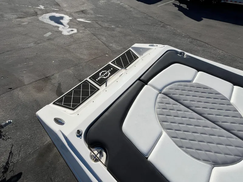 Slide: The Image of Rear view of a 2007 Fountain 35 Lightning boat. - 7