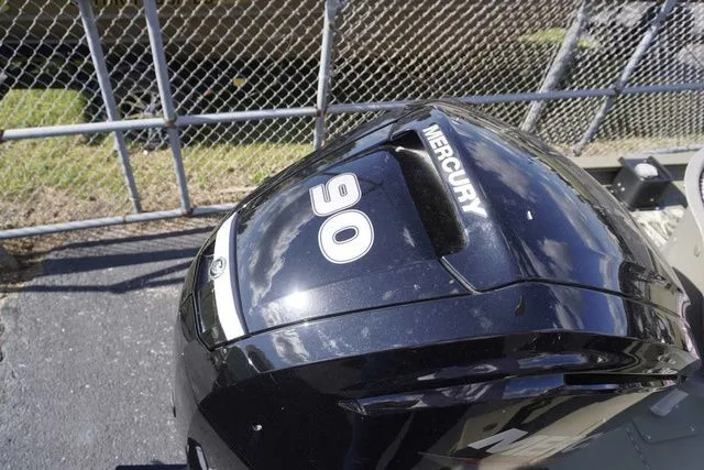 Slide: The Image of Tracker Grizzly 1860 CC 2024 - 19