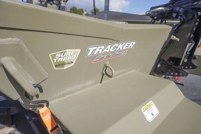 Slide: The Image of Tracker Grizzly 1860 CC 2024 - 20
