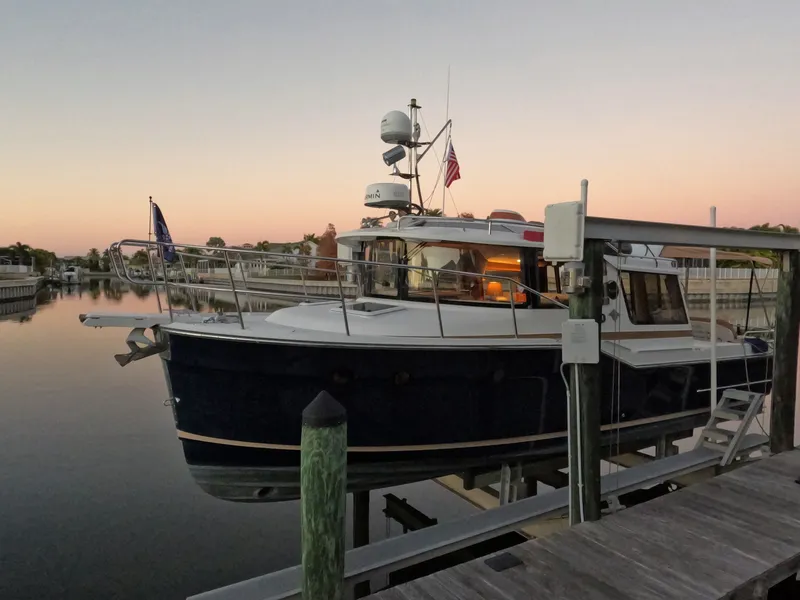 Slide: The Image of Ranger Tug R-29 S 2015 - 3