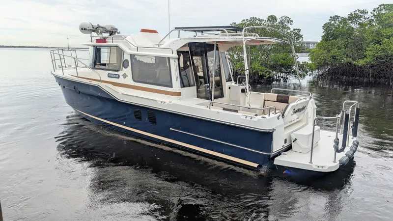 Slide: The Image of Ranger Tug R-29 S LE 2015 - 1