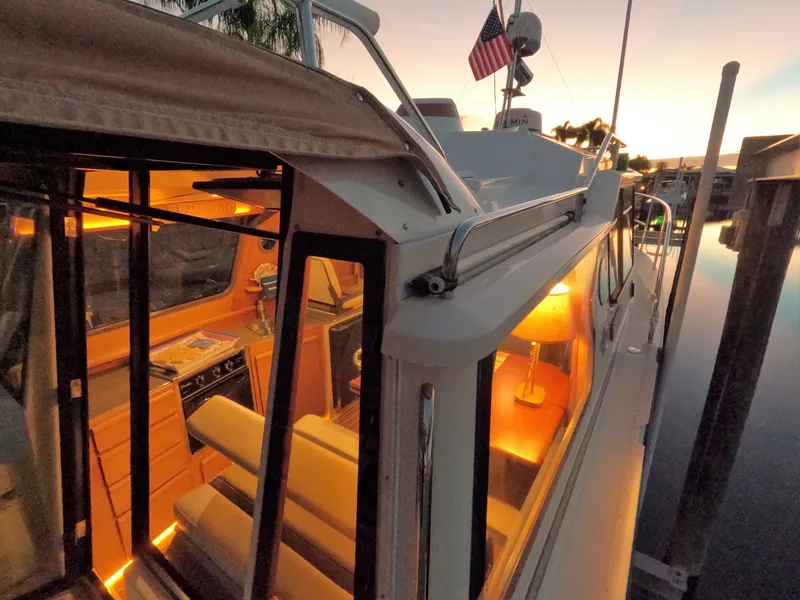 Slide: The Image of Ranger Tug R-29 S LE 2015 - 10