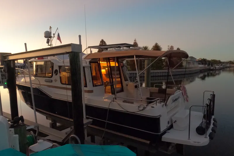 Slide: The Image of Ranger Tug R-29 S LE 2015 - 4