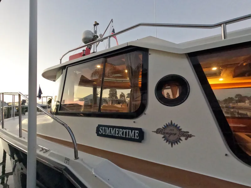 Slide: The Image of Ranger Tug R-29 S LE 2015 - 8