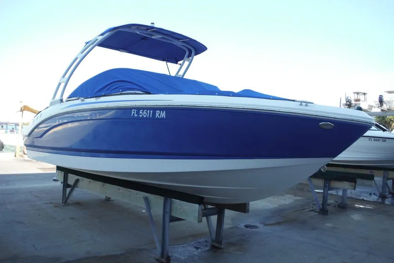 Slide: The Image of 2018 Chaparral 21 H2O Sport OB boat with blue cover on a dock. - 13