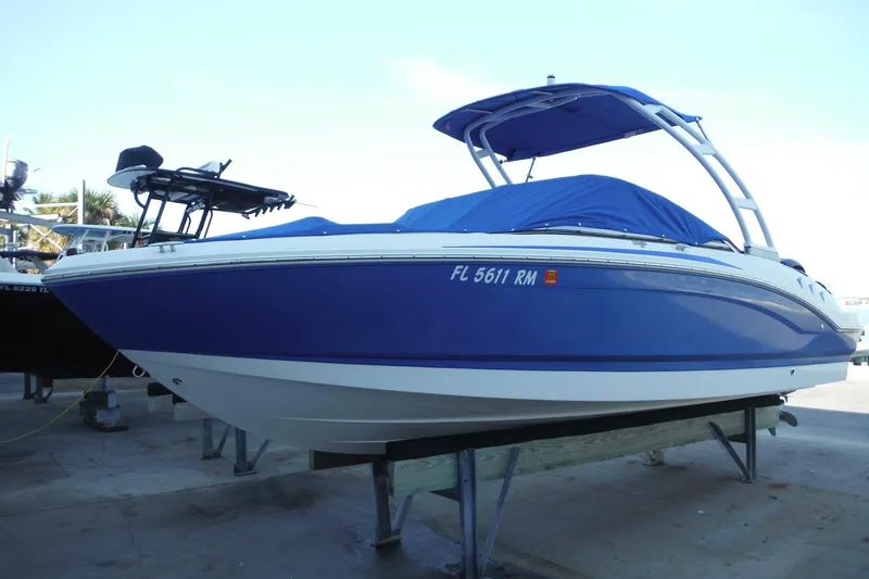 Slide: The Image of 2018 Chaparral 21 H2O Sport OB boat with blue cover on a trailer. - 14