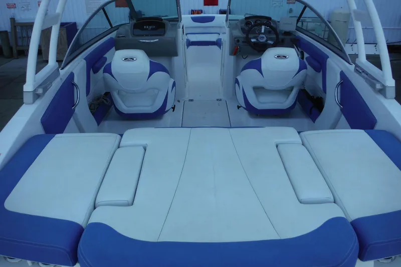 Slide: The Image of 2018 Chaparral 21 H2O Sport OB boat interior with blue and white seating. - 16