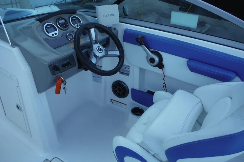 Slide: The Image of 2018 Chaparral 21 H2O Sport OB boat cockpit with steering wheel and Garmin navigation. - 19