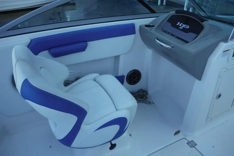 Slide: The Image of 2018 Chaparral 21 H2O Sport OB boat interior with blue and white seating. - 20