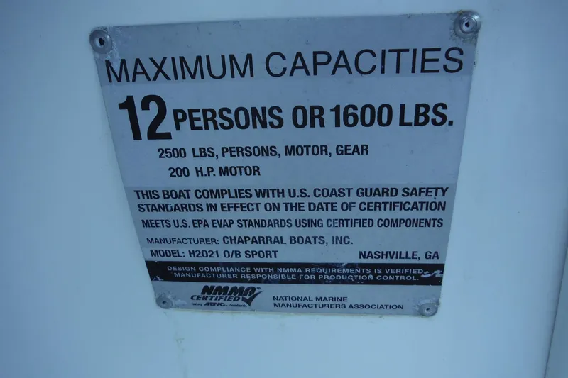 Slide: The Image of Capacity plate for 2018 Chaparral 21 H2O Sport OB, max 12 persons or 1600 lbs. - 24