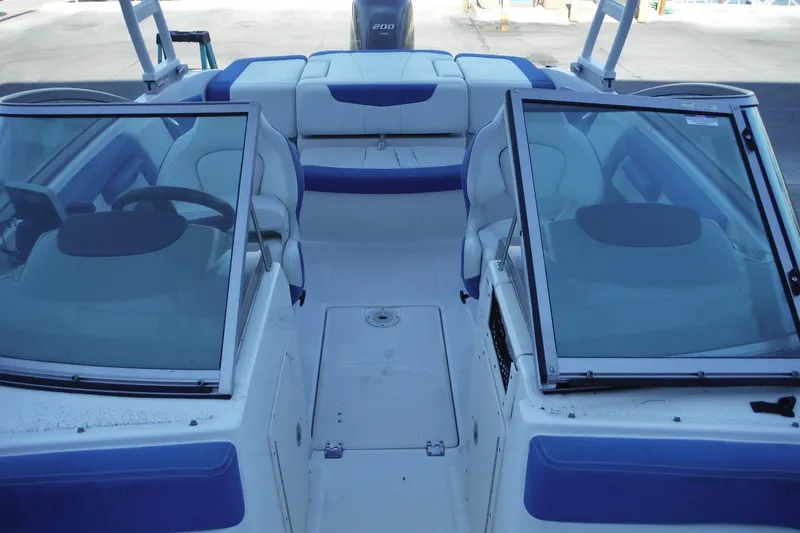 Slide: The Image of 2018 Chaparral 21 H2O Sport OB boat interior with blue and white seating. - 28
