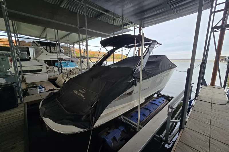 Slide: The Image of 2021 Regal 2800 Bowrider covered in a marina dock setting. - 38