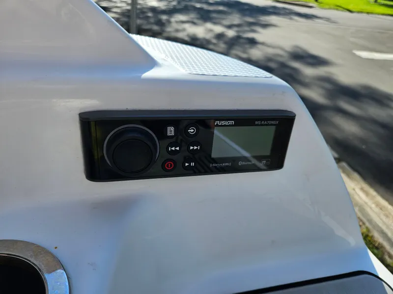 Slide: The Image of Yamaha Boats 2020 242X Fusion marine stereo system close-up. - 24