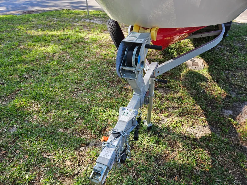 Slide: The Image of 2020 Yamaha Boats 242X trailer hitch and winch on grass. - 26