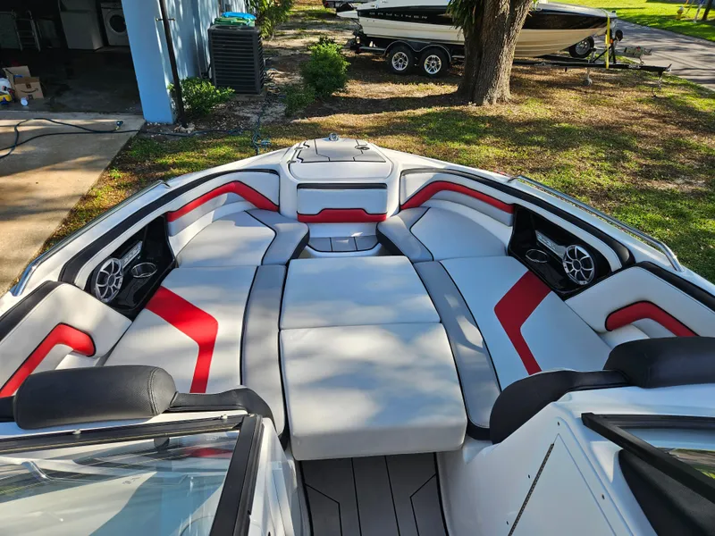 Slide: The Image of 2020 Yamaha Boats 242X interior with red and white seating. - 7