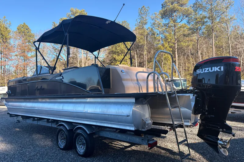 Slide: The Image of 2022 Avalon Excalibur Elite Windshield 27' pontoon boat with Suzuki 250 outboard motor. - 4