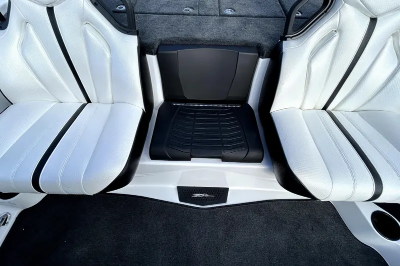 Slide: The Image of Interior of 2026 Skeeter ZXE20 boat with white and black seating. - 22