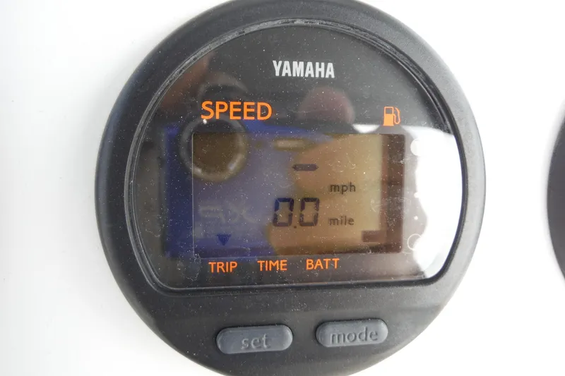 Slide: The Image of Yamaha speedometer on 1999 Intrepid 289 Center Console, displaying zero miles per hour. - 35
