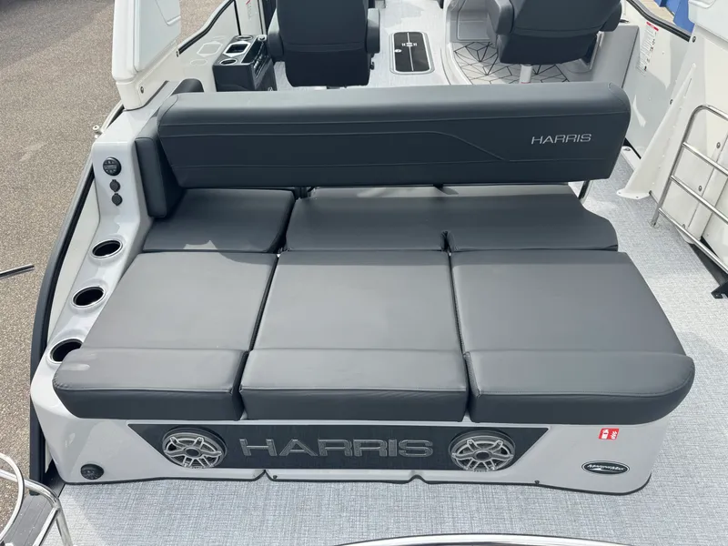 Slide: The Image of Harris 230 Grand Mariner 2026 - 12