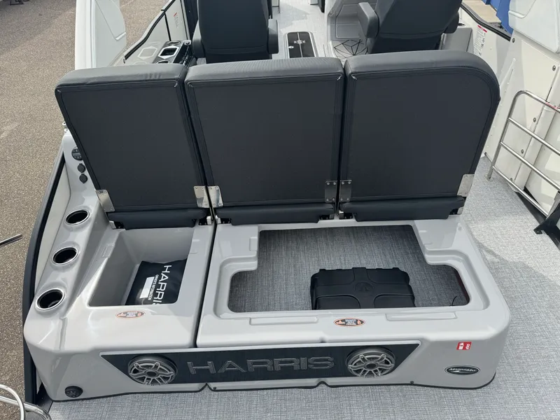 Slide: The Image of Harris 230 Grand Mariner 2026 - 14