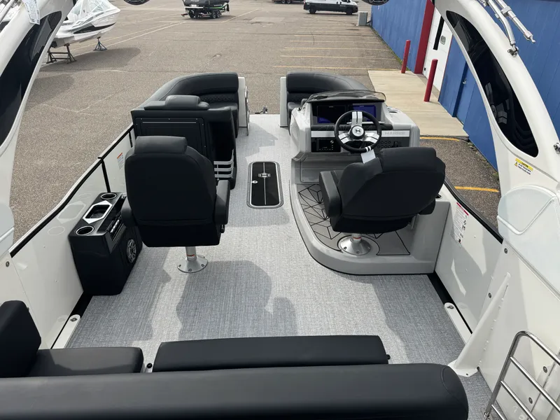 Slide: The Image of Harris 230 Grand Mariner 2026 - 17