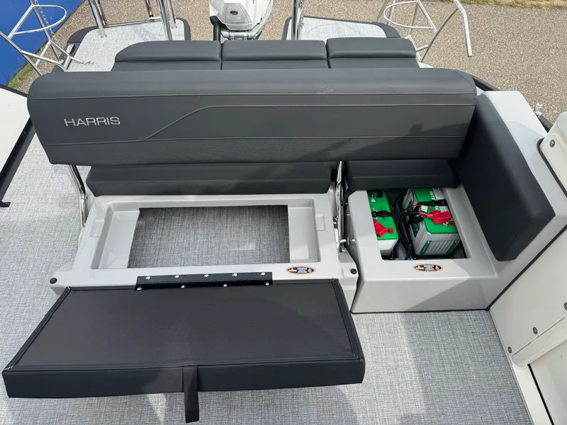 Slide: The Image of Harris 230 Grand Mariner 2026 - 21