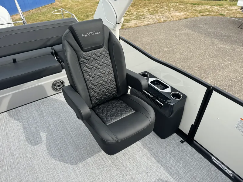 Slide: The Image of Harris 230 Grand Mariner 2026 - 23