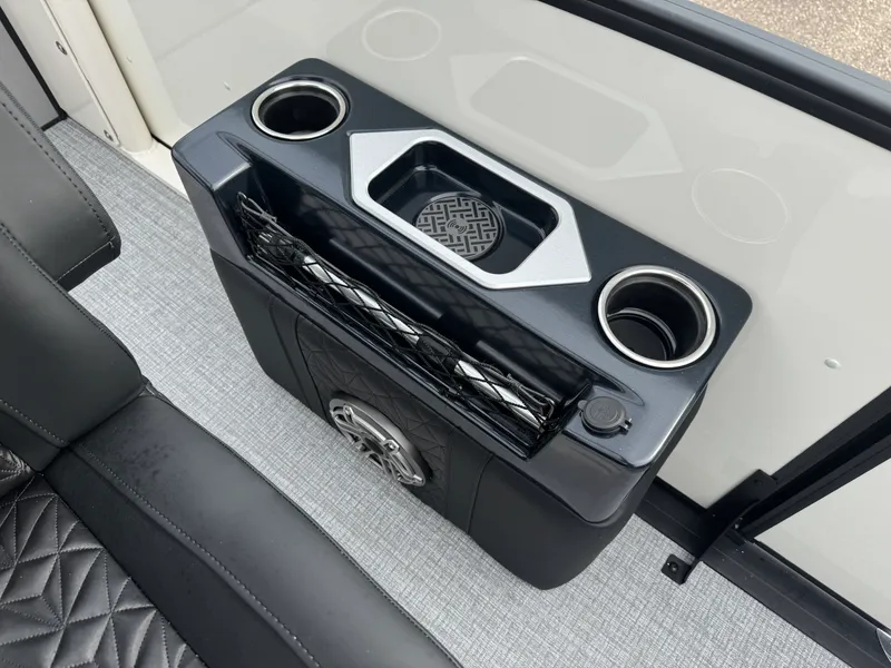 Slide: The Image of Harris 230 Grand Mariner 2026 - 26