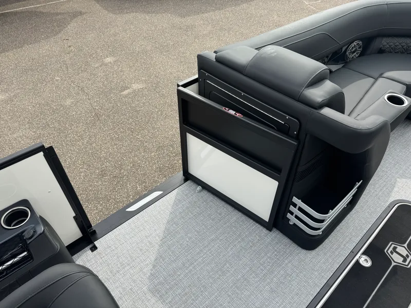 Slide: The Image of Harris 230 Grand Mariner 2026 - 28