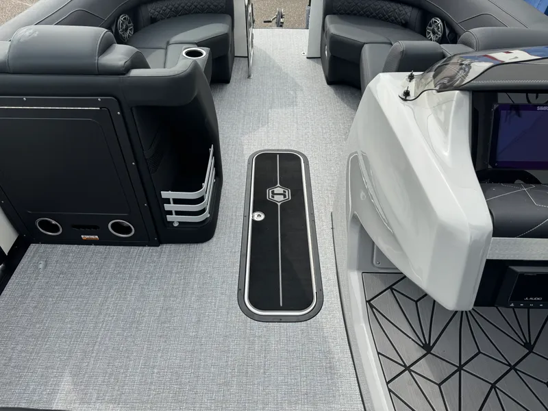 Slide: The Image of Harris 230 Grand Mariner 2026 - 39