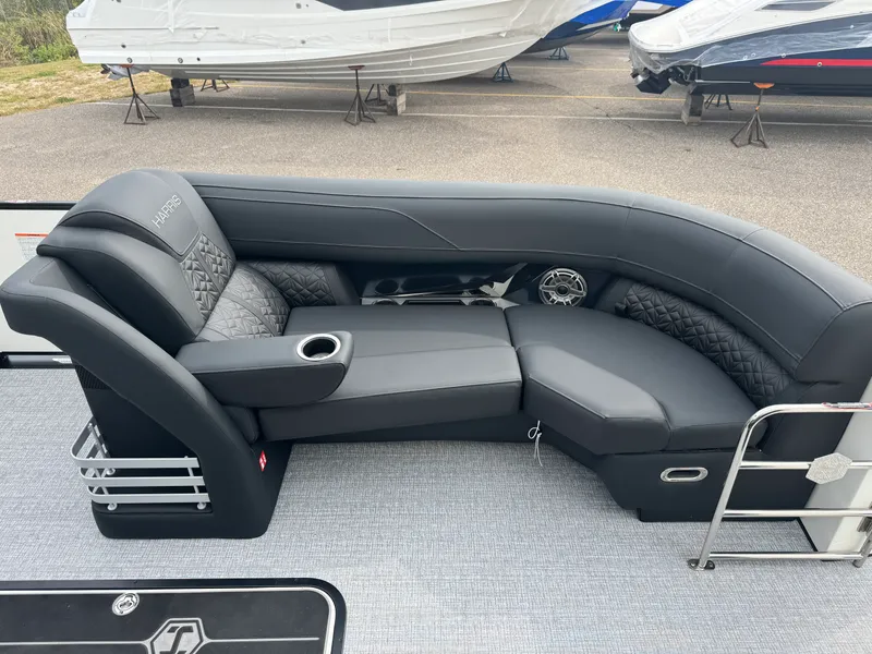 Slide: The Image of Harris 230 Grand Mariner 2026 - 44