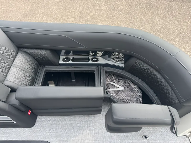 Slide: The Image of Harris 230 Grand Mariner 2026 - 45