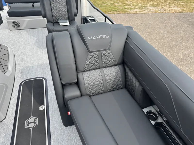 Slide: The Image of Harris 230 Grand Mariner 2026 - 46