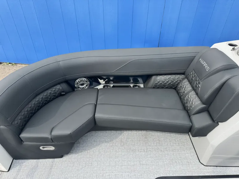 Slide: The Image of Harris 230 Grand Mariner 2026 - 49