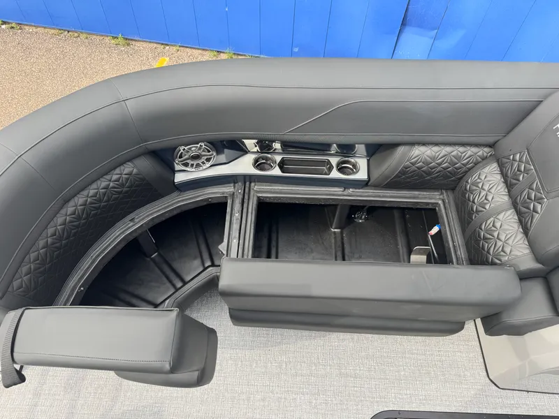 Slide: The Image of Harris 230 Grand Mariner 2026 - 50