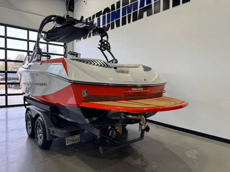 Slide: The Image of Nautique Super Air Nautique G21 2014 - 5