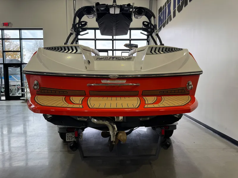 Slide: The Image of Nautique Super Air Nautique G21 2014 - 6