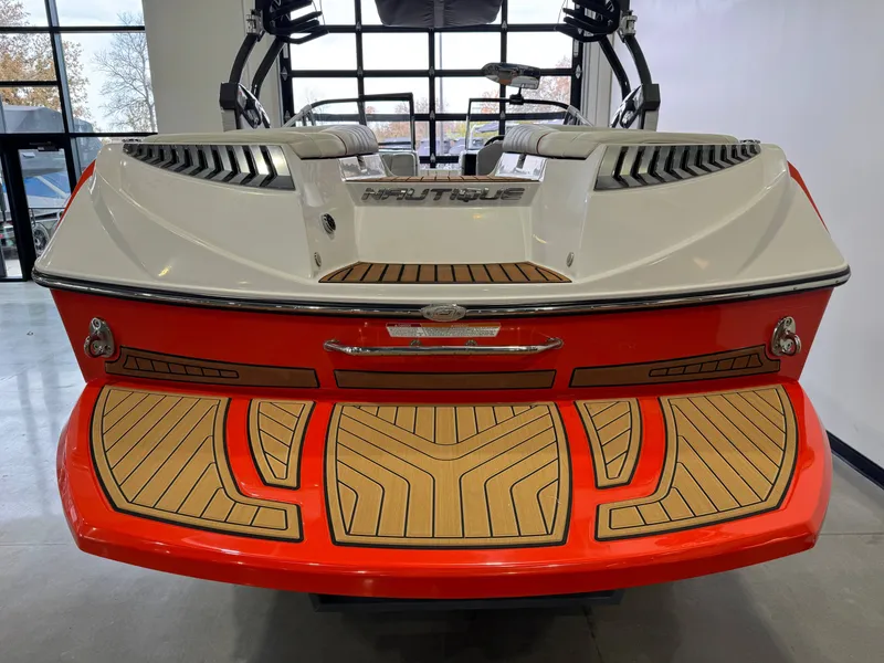 Slide: The Image of Nautique Super Air Nautique G21 2014 - 8