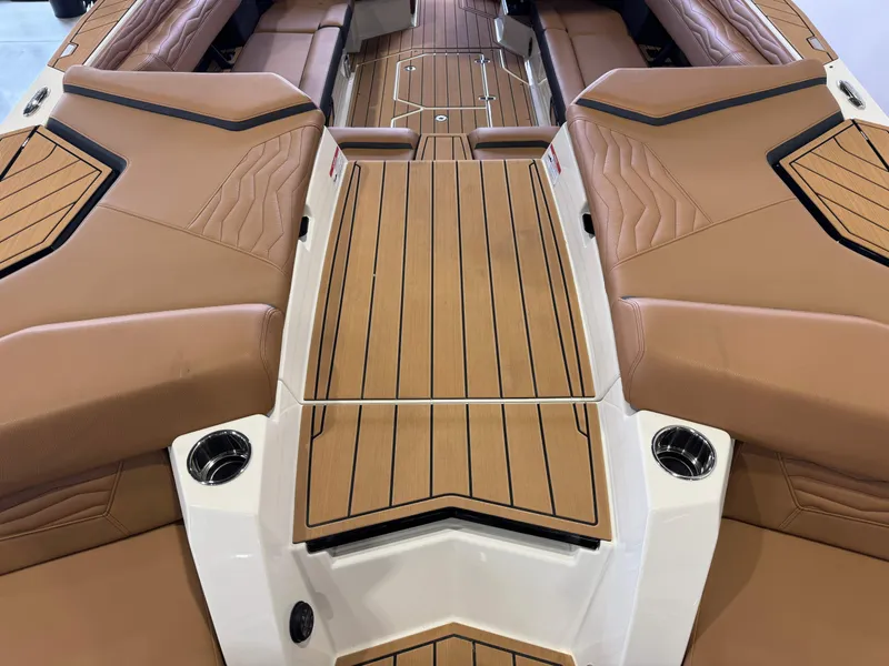 Slide: The Image of Nautique Super Air Nautique G25 2025 - 9