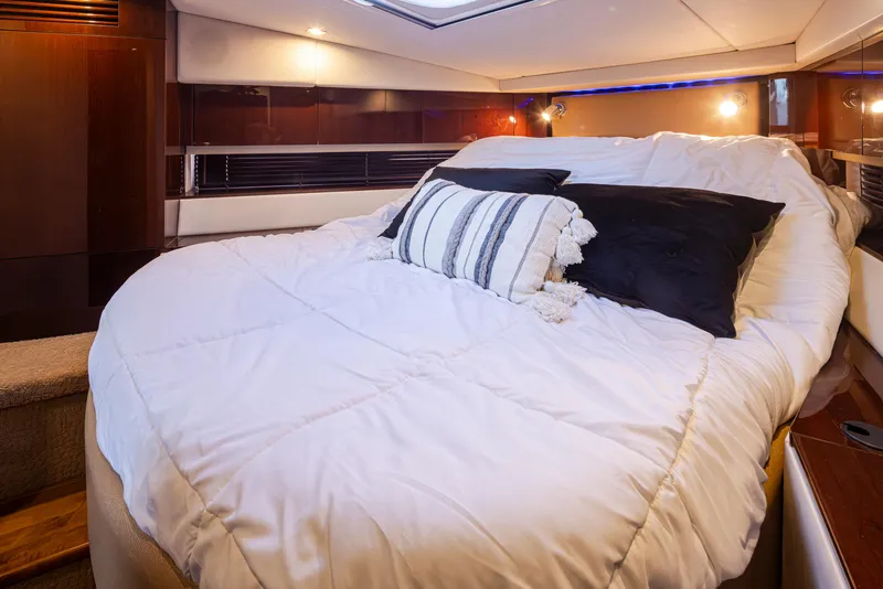 Slide: The Image of Luxurious 2010 Sea Ray Sundancer cabin with cozy bed and elegant decor. - 41