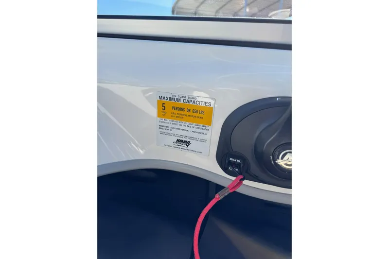 Slide: The Image of 2013 Bayliner 160 Bowrider capacity label, showing maximum 5 persons or 650 lbs. - 11