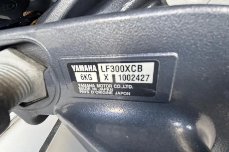 Slide: The Image of Yamaha motor label on 2018 Sea Hunt Gamefish 30 Forward Seating boat. - 146