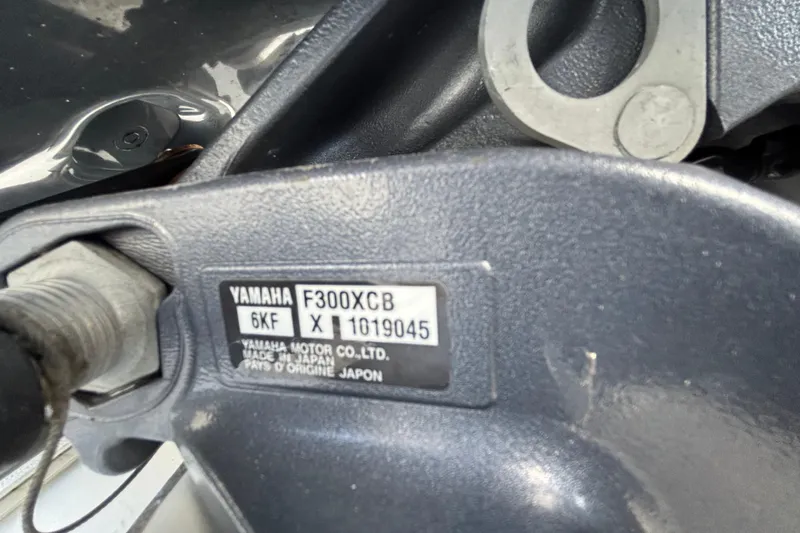 Slide: The Image of Yamaha F300XCB engine label on 2018 Sea Hunt Gamefish 30 Forward Seating boat. - 147