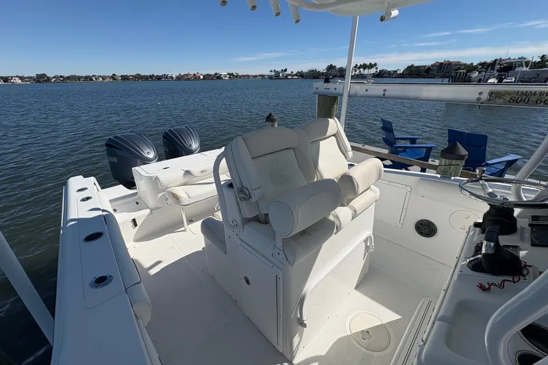 Slide: The Image of 2018 Sea Hunt Gamefish 30 livewell with open lid, dockside view. - 23