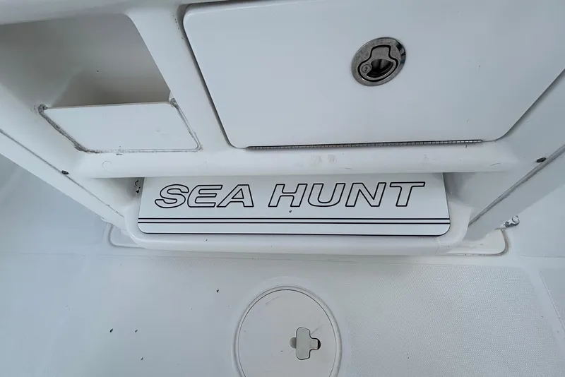 Slide: The Image of 2018 Sea Hunt Gamefish 30 Forward Seating boat interior detail. - 65