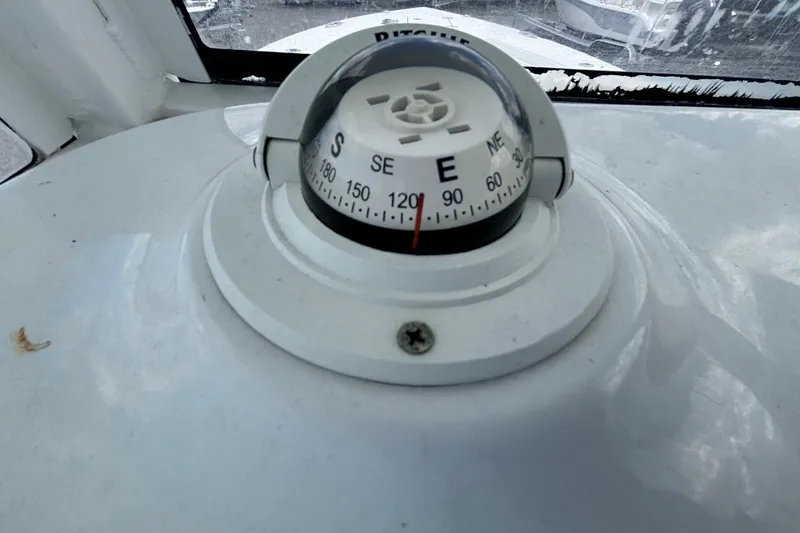 Slide: The Image of Compass on 2018 Sea Hunt Gamefish 30 Forward Seating boat dashboard. - 68