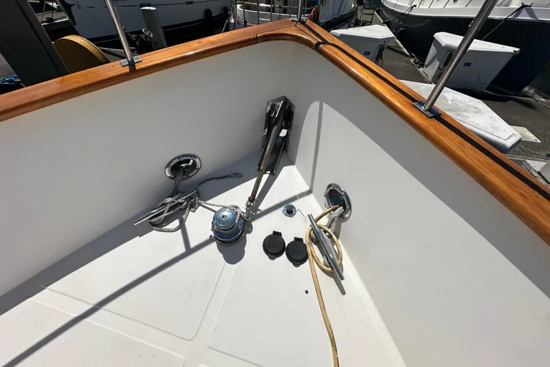 Slide: The Image of Deck of 2000 Eagle 40 Pilothouse Trawler with ropes and fittings. - 13