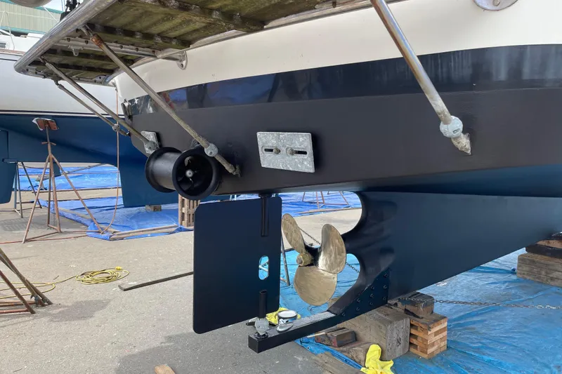 Slide: The Image of Eagle 40 Pilothouse Trawler 2000, propeller and rudder detail in dry dock. - 72