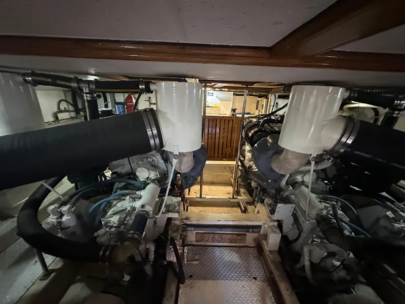 Slide: The Image of Ocean Alexander 60 Pilothouse 1985 - 101