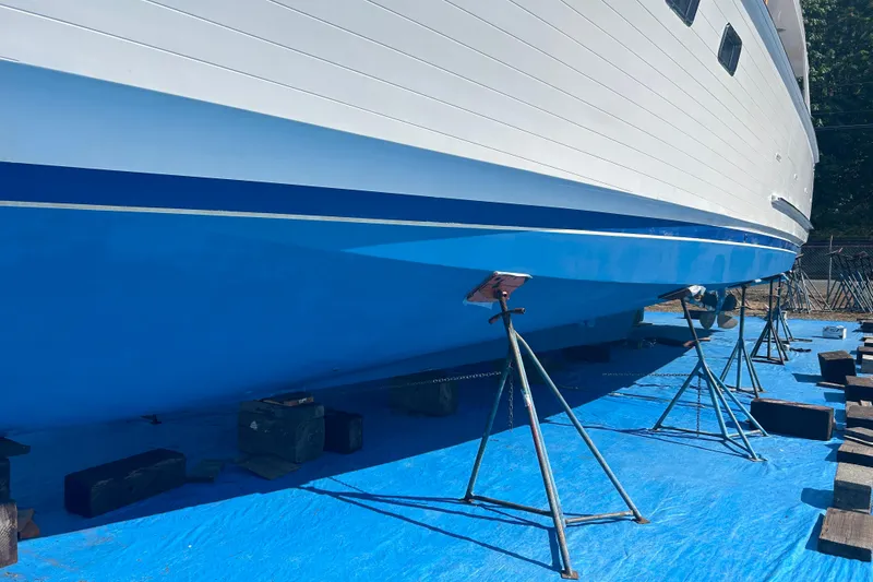 Slide: The Image of Ocean Alexander 60 Pilothouse 1985 - 107